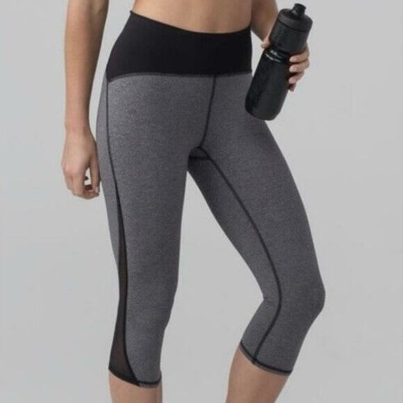 LULULEMON Heathered Black Train Times‎ Crop Active Running Workout Capris Size 4 - Picture 12 of 13